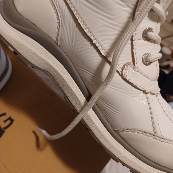 UGGS ADIRONDACK - Picture 7 of 16